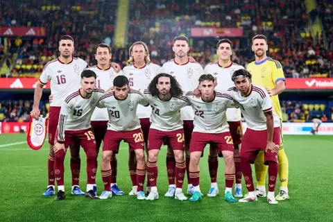 حدث غير مسبوق.. منتخب إسبانيا يواجه مصر بالزي الأبيض في برشلونة